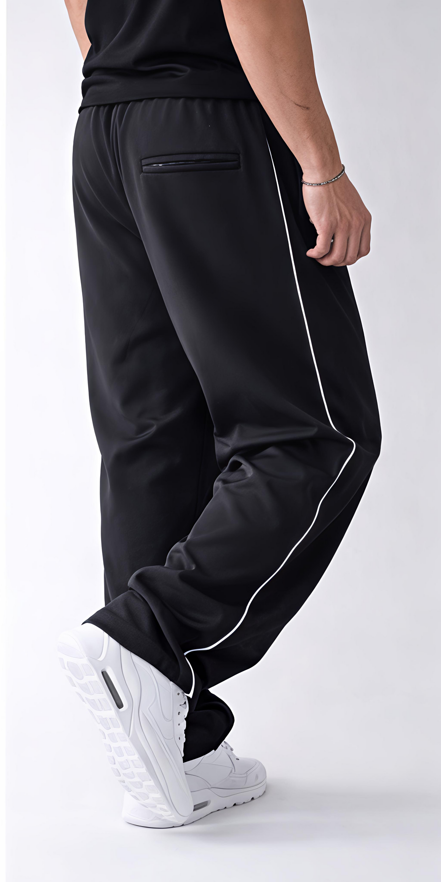 Nike Black Track Joggers with Side Stripe – Relaxed Fit